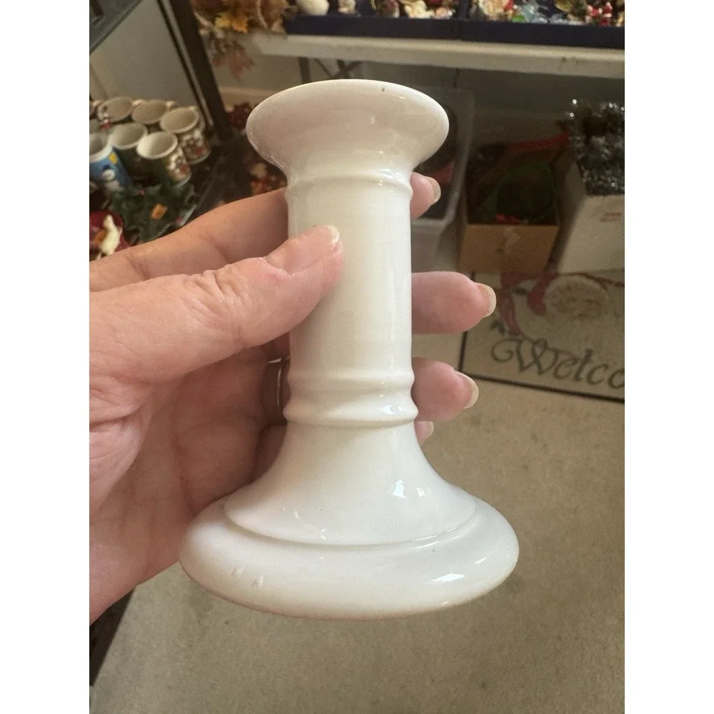 Antique Doulton‎ England White Ceramic Candlestick Pair 1891-1901 Neoclassical